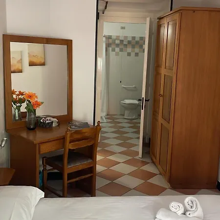 Отель Montecodeno Варенна